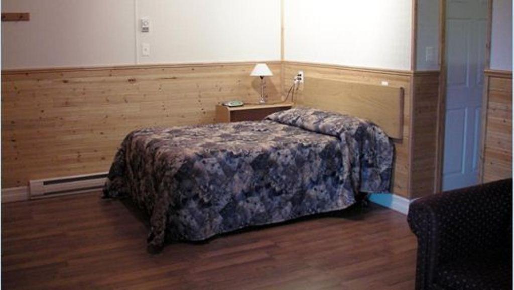 Dockside Motel St. Barbe Ngoại thất bức ảnh